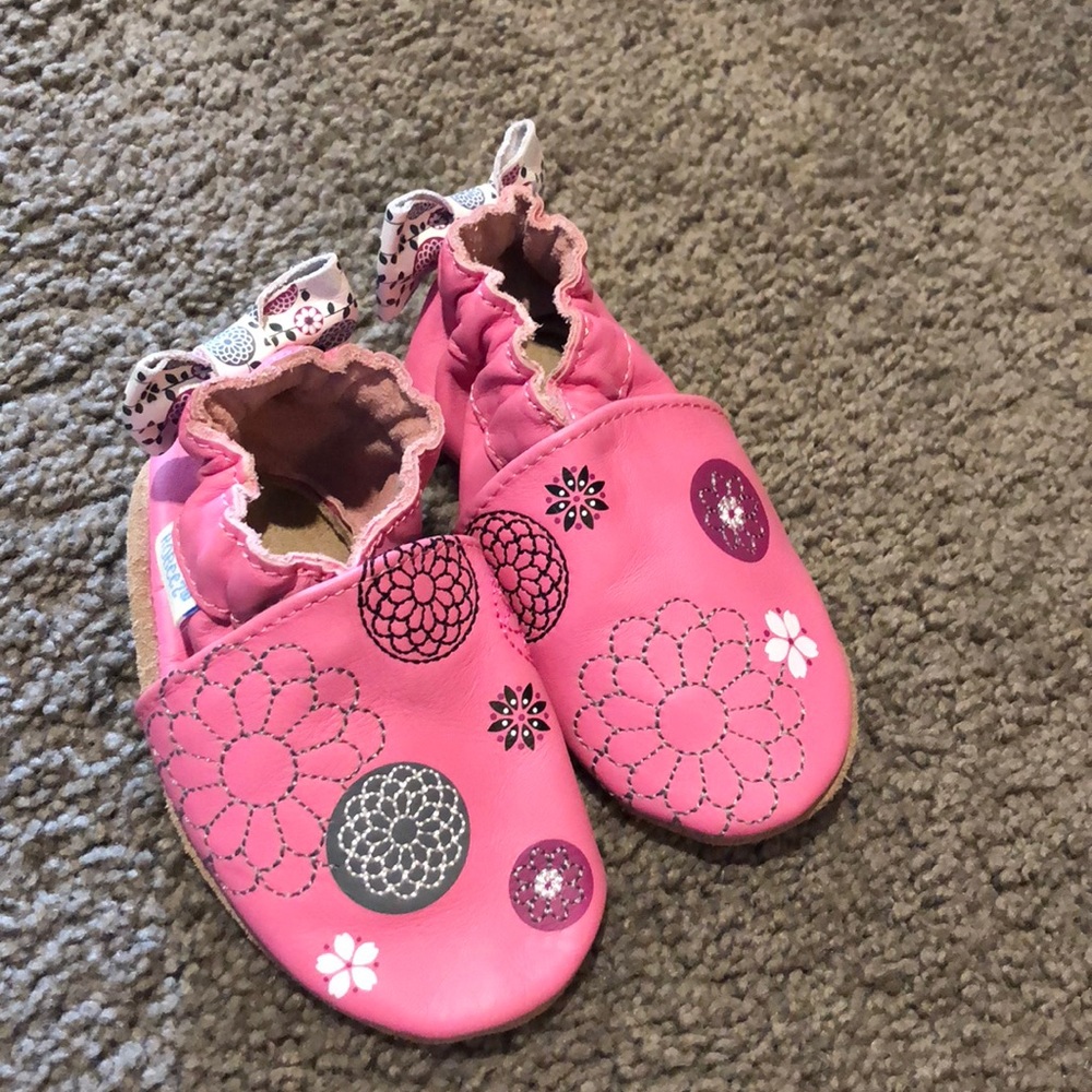 Robeez 6-12 months baby girl moccasins